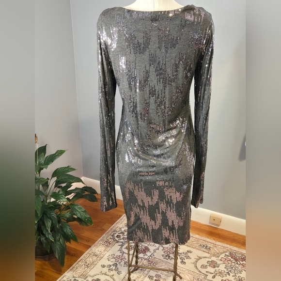 Velvet by Graham & Spencer Lined Long Sleeve Gray Sequin Party Dress Size XL - Picture 2 of 8